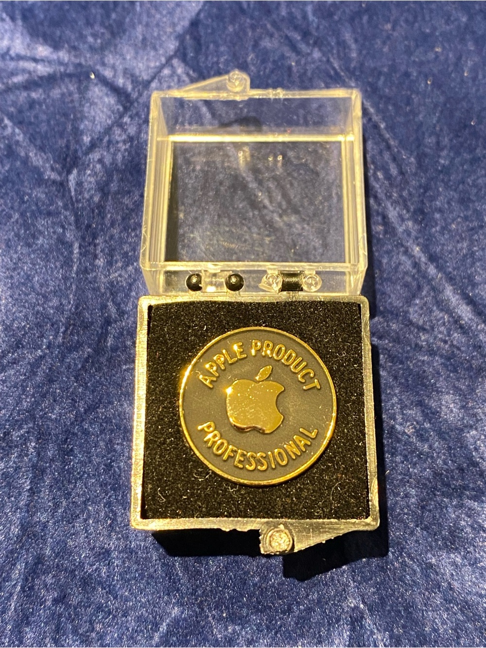 Apple Product Professional Gold Badge Pin with Case NEW MINT